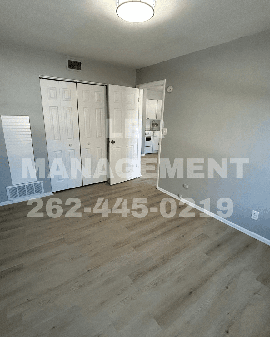 Racine Apartment: 1915 Washington Ave.