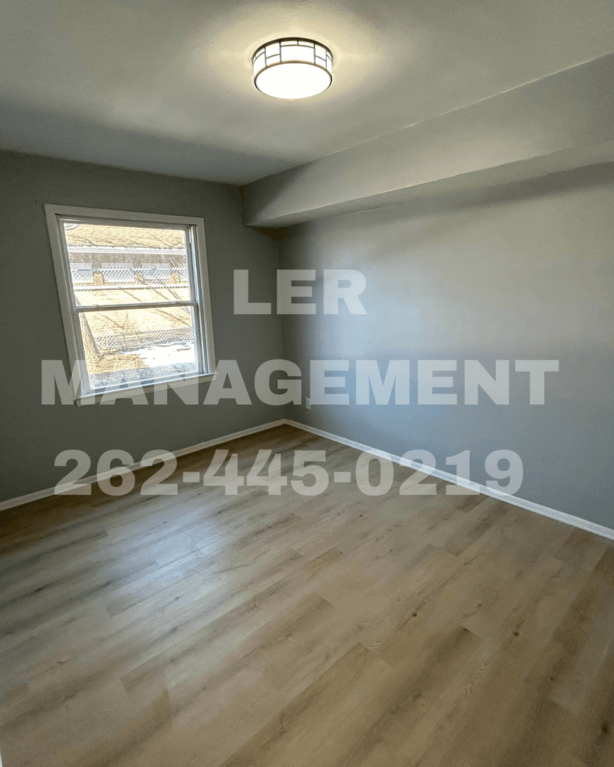 Racine Apartment: 1915 Washington Ave.