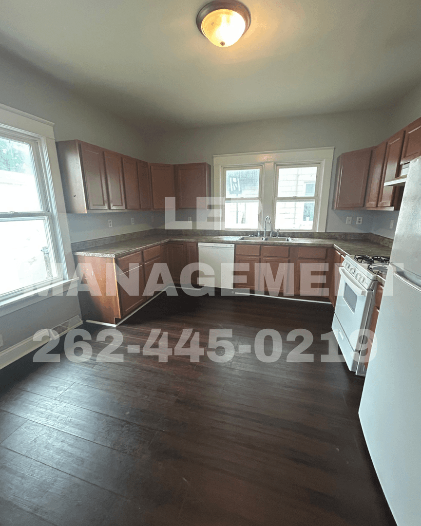 Kenosha Apartment: 7324 38th Ave