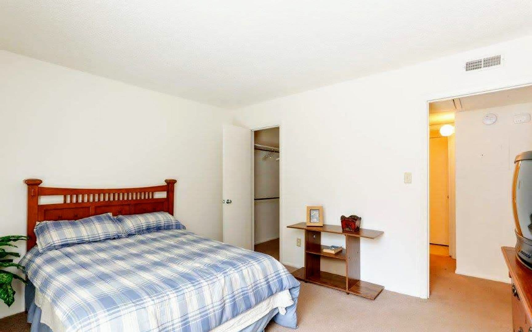 Charlotte Apartment: Delane Avenue