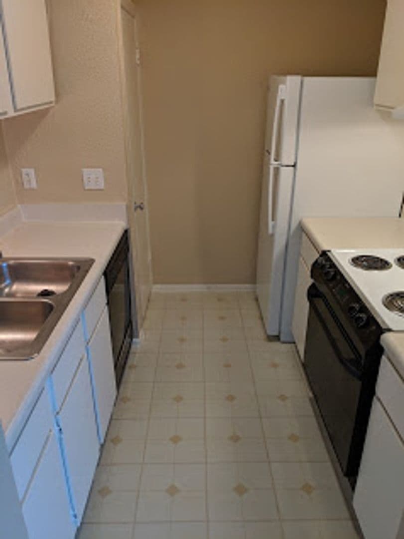 Charlotte Apartment: Delane Avenue