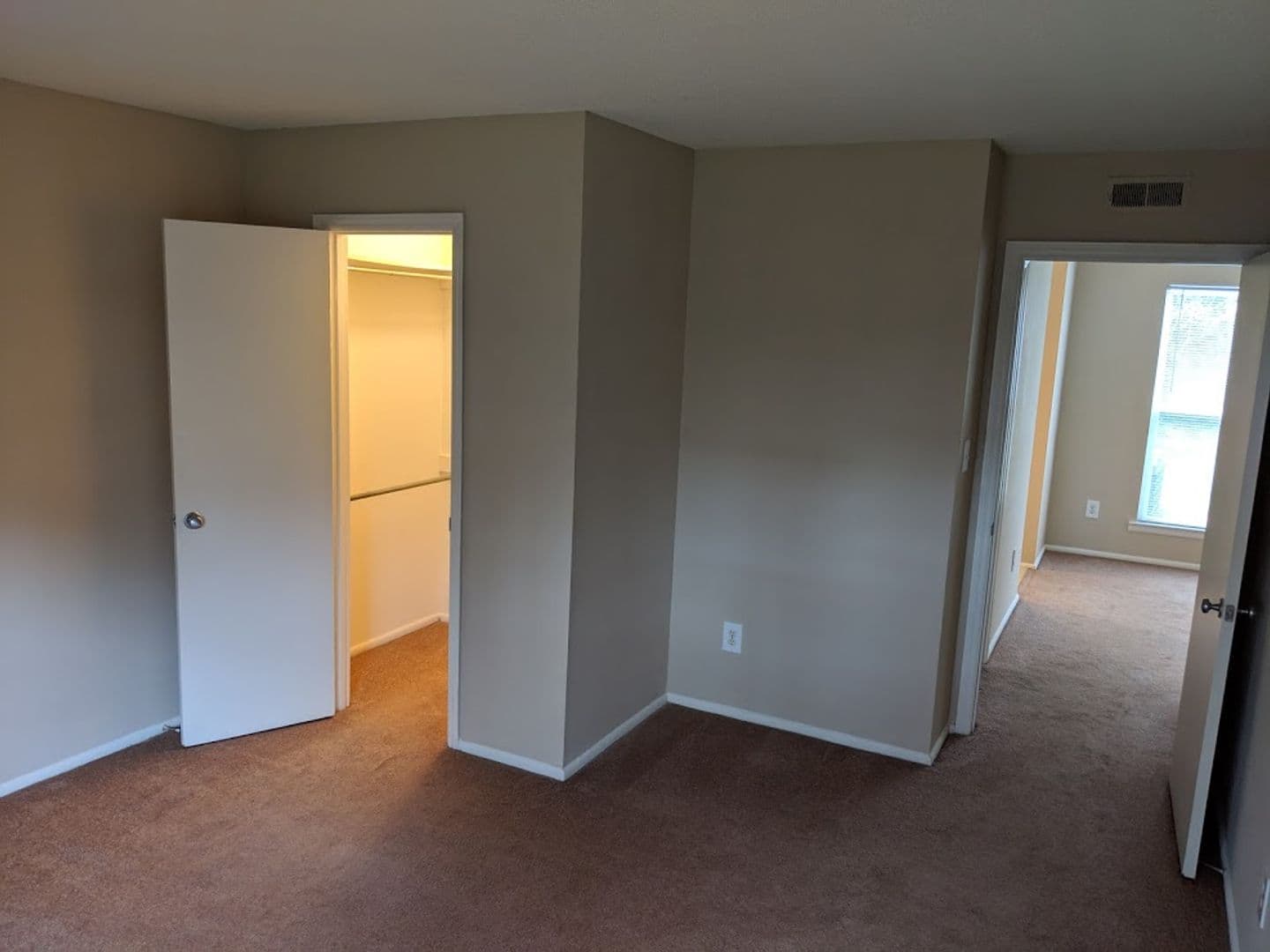 Charlotte Apartment: Delane Avenue