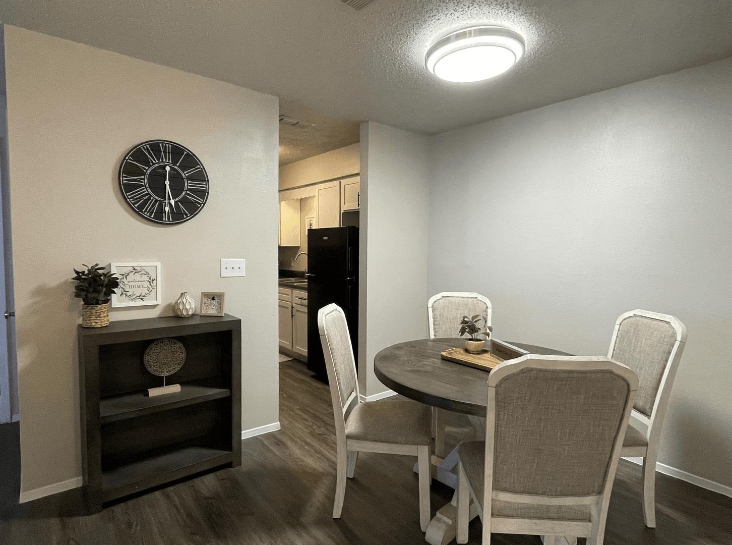 Alice Apartment: 110 S Stadium Road