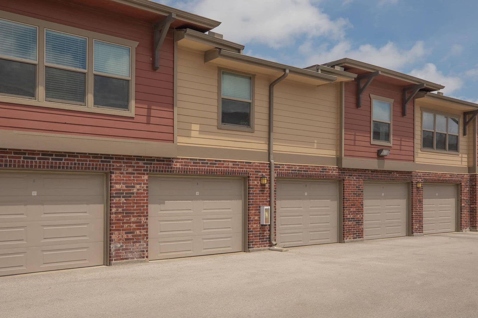 Corpus Christi Apartment: 6901 Saratoga Blvd