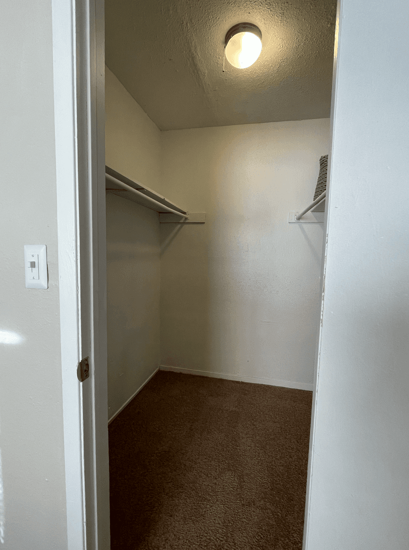 Alice Apartment: 110 S Stadium Road