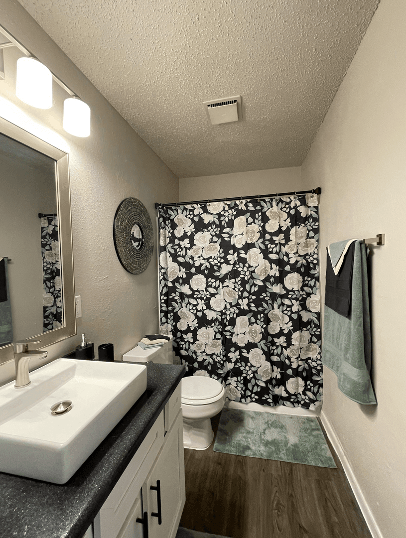 Alice Apartment: 110 S Stadium Road