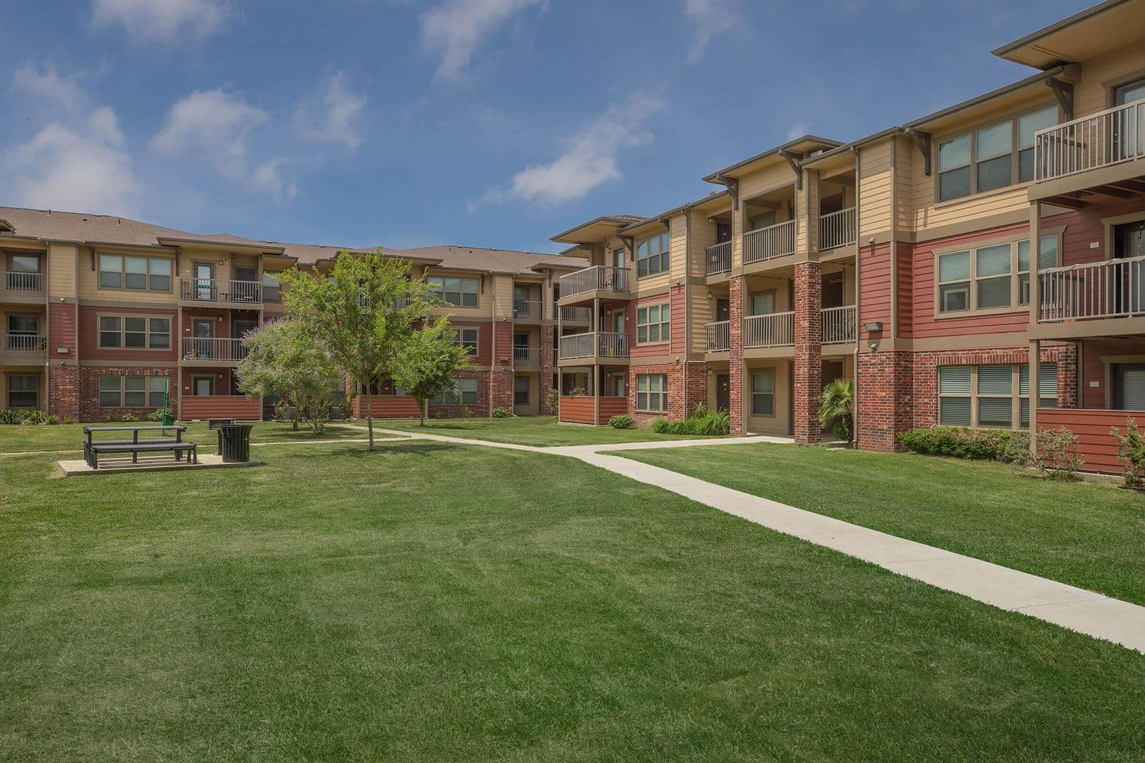 Corpus Christi Apartment: 6901 Saratoga Blvd