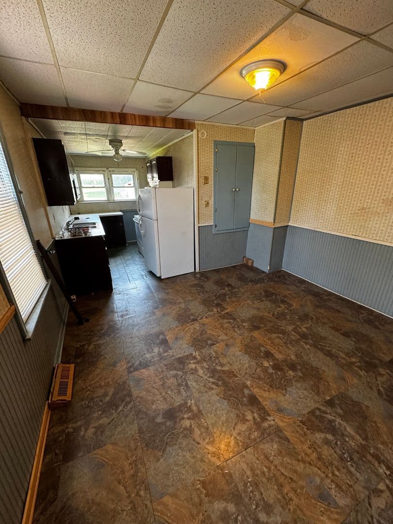 Lebanon House: 1150 E Old Cumberland St
