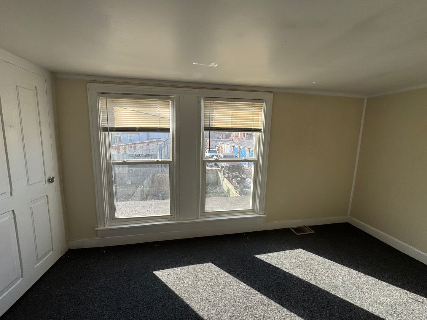 lebanon Townhome: 1014 Chestnut St