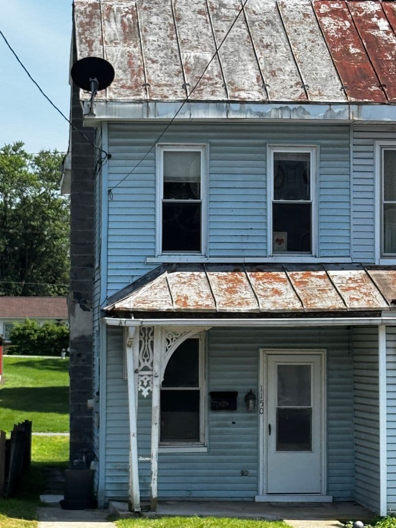 Lebanon House: 1150 E Old Cumberland St