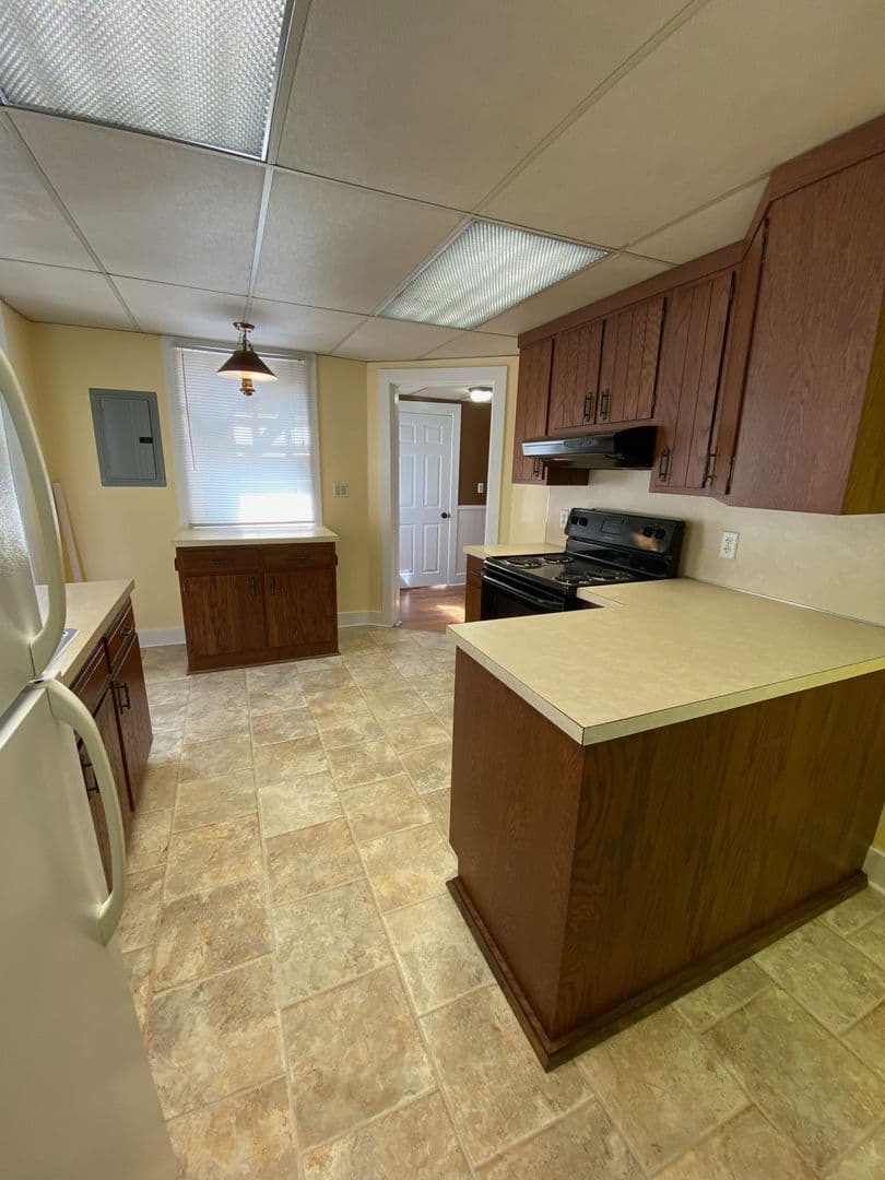 Lebanon House: 544 S 9th St #8