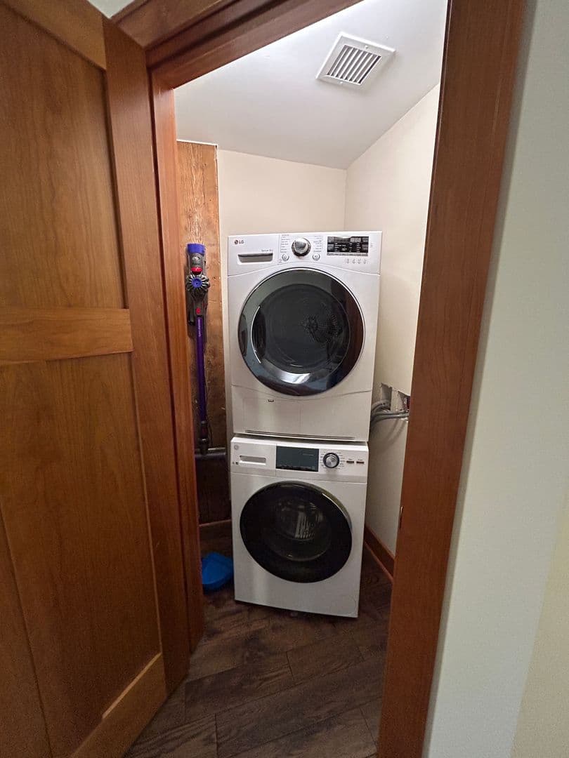 St Paul Apartment: 330 9th Street East