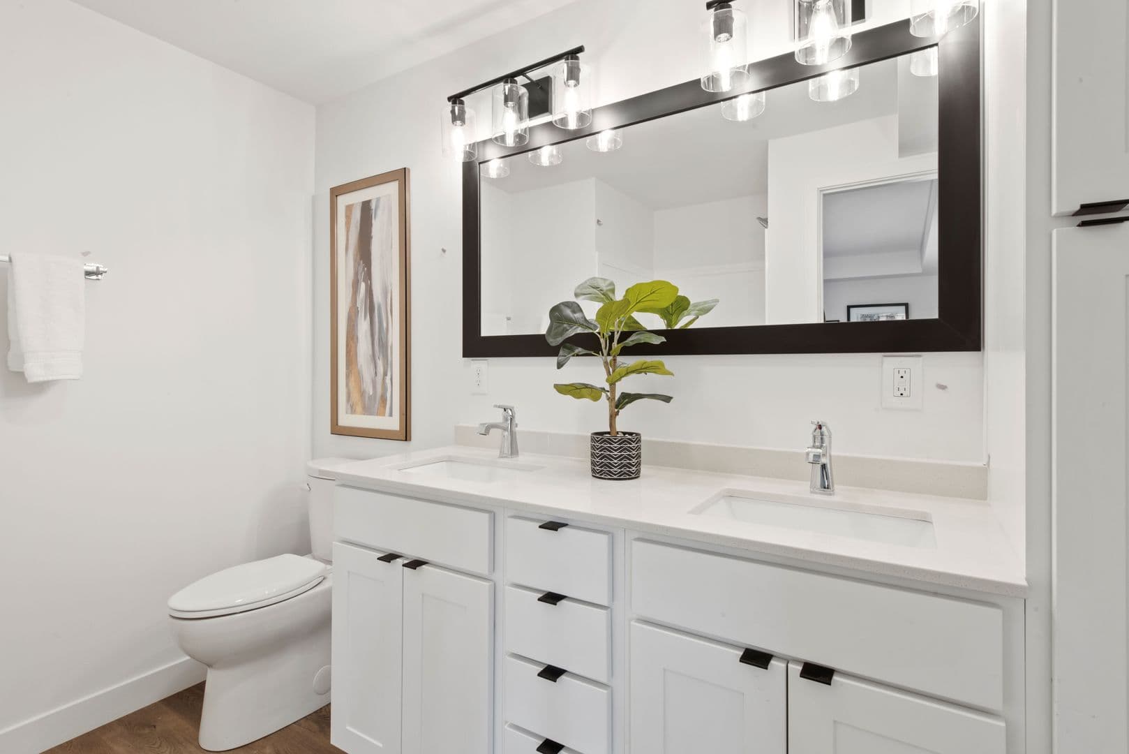 Edina Apartment: 4415 Valley View Road