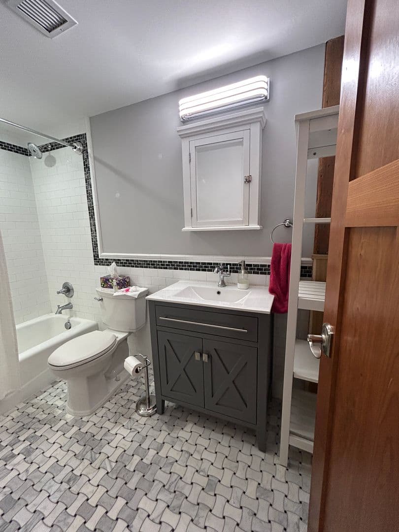 St Paul Apartment: 330 9th Street East