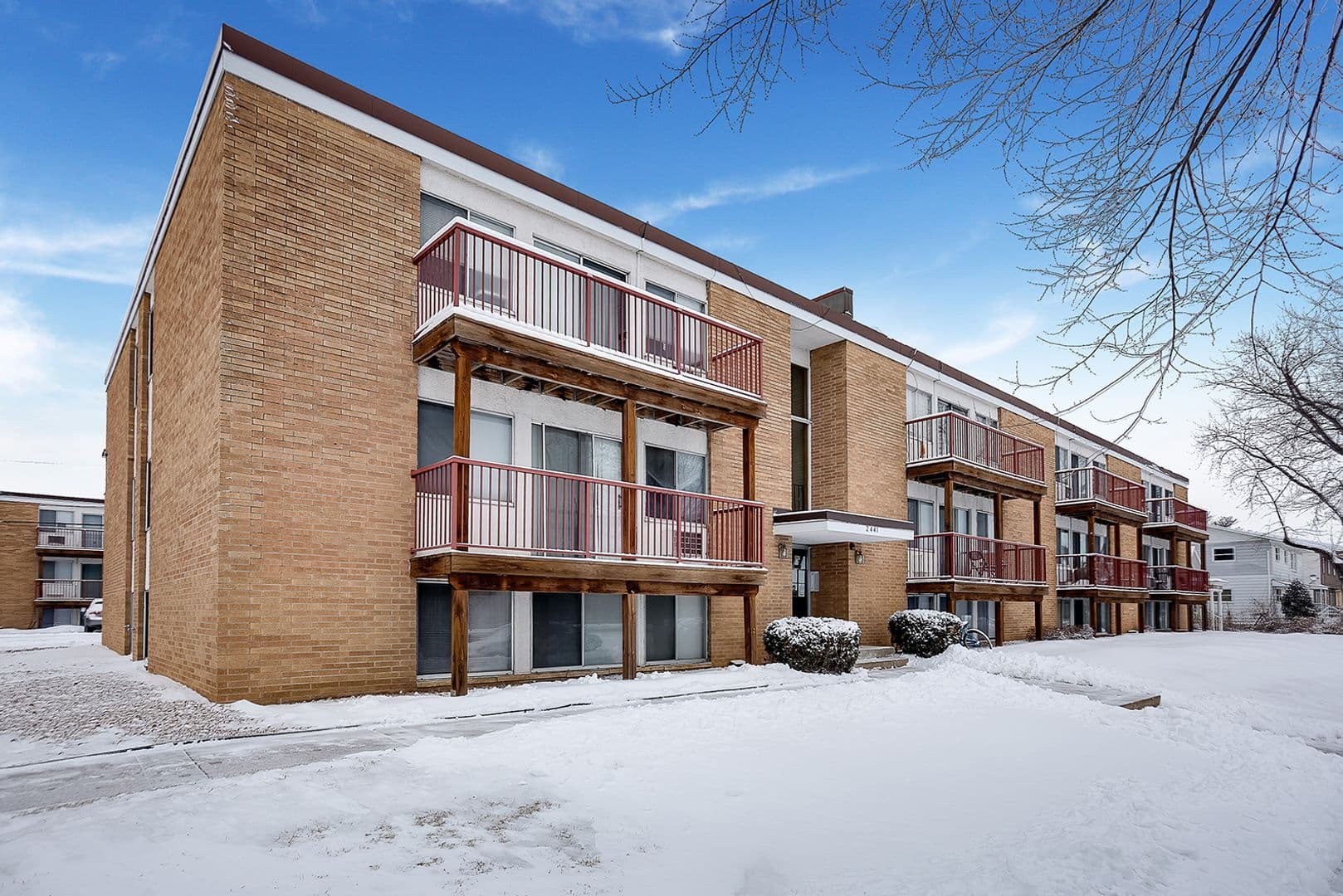 St. Paul Apartment: 2441 Youngman Ave