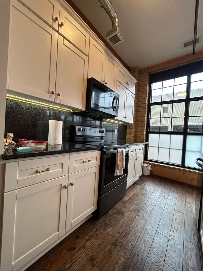 St Paul Apartment: 330 9th Street East