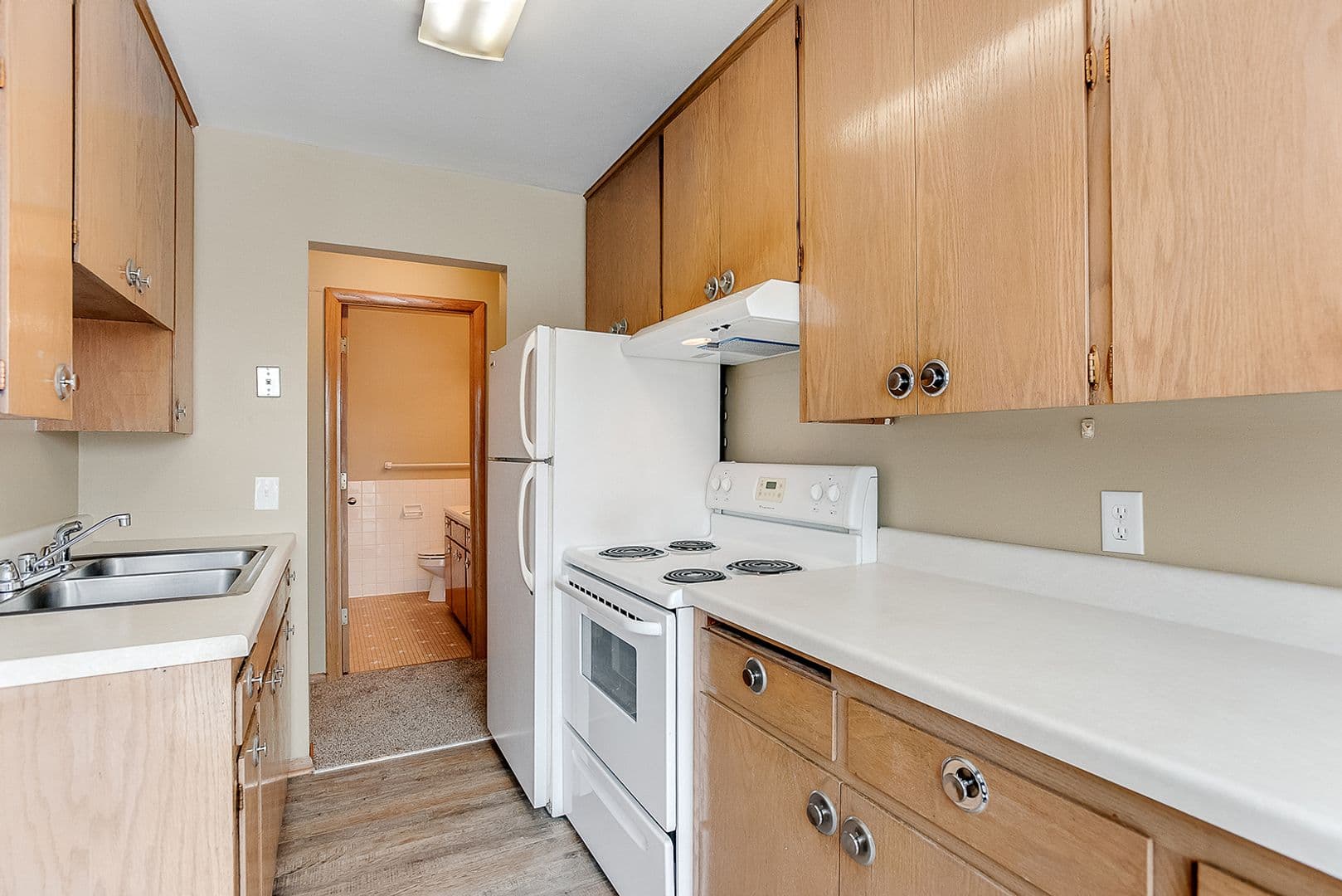 St. Paul Apartment: 2441 Youngman Ave