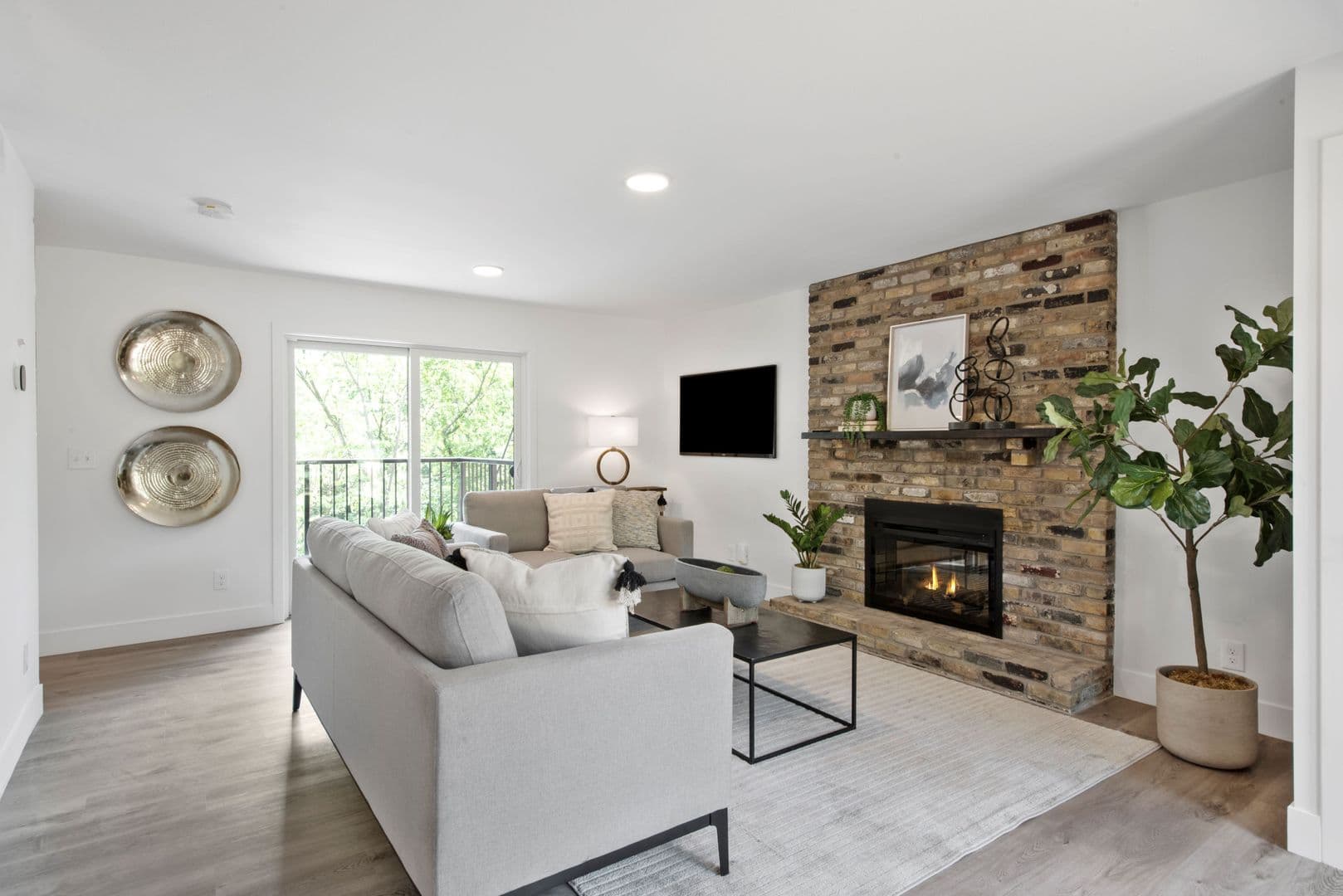 Edina Apartment: 4415 Valley View Road