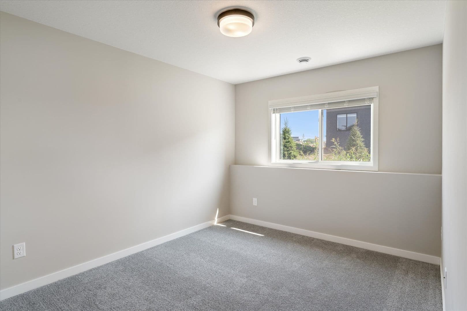 Woodbury Apartment: 10108 Sunbird Cir