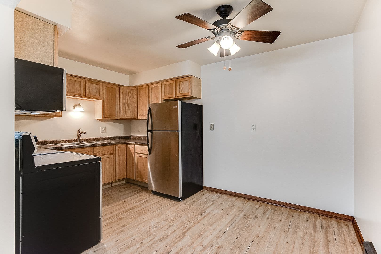 Newport Apartment: 1922 & 1932 10th Avenue
