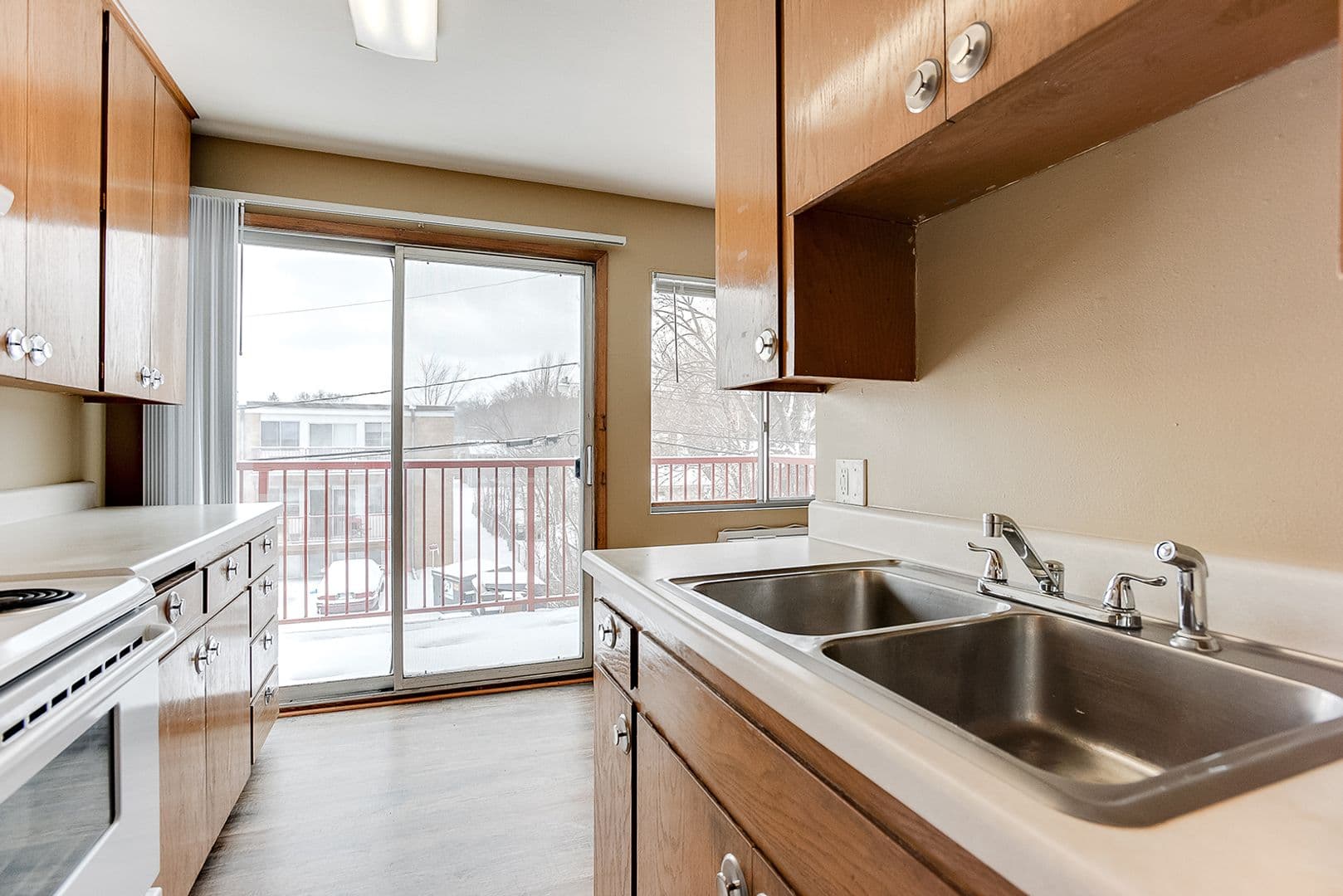 St. Paul Apartment: 2441 Youngman Ave