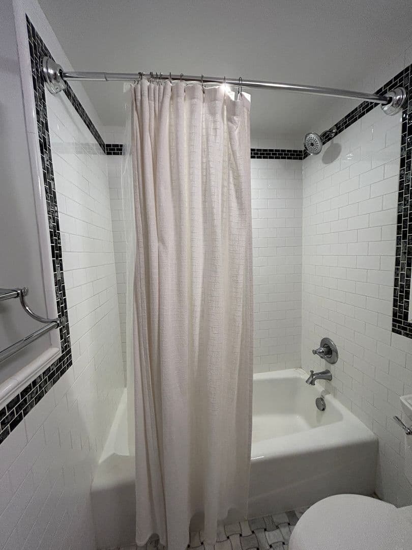 St Paul Apartment: 330 9th Street East