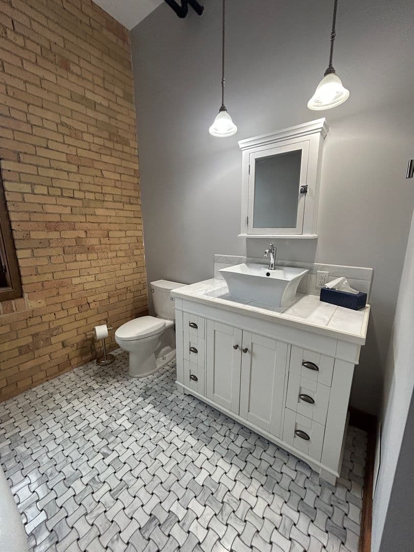 St Paul Apartment: 330 9th Street East