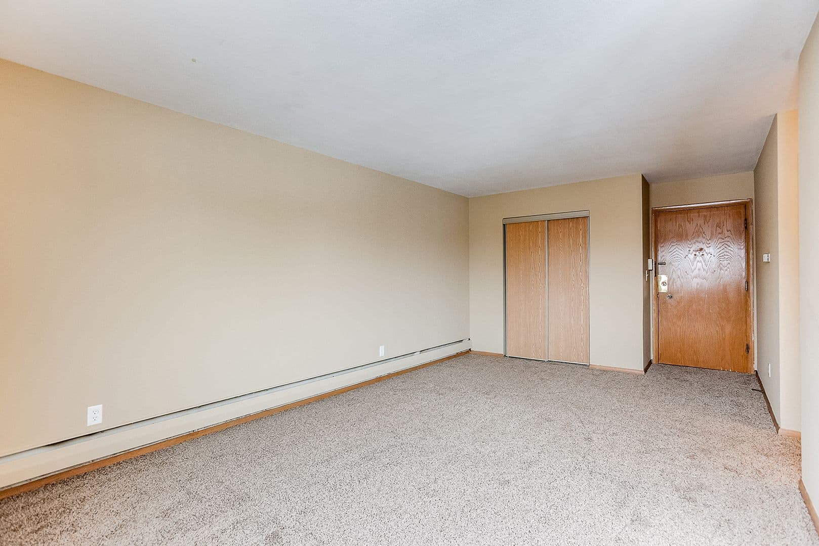 St. Paul Apartment: 2441 Youngman Ave