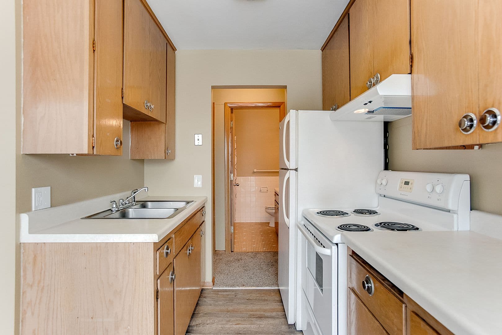 St. Paul Apartment: 2441 Youngman Ave