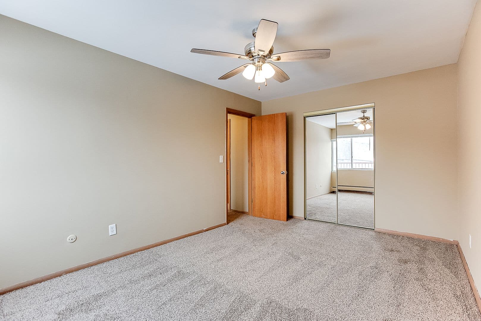 St. Paul Apartment: 2441 Youngman Ave