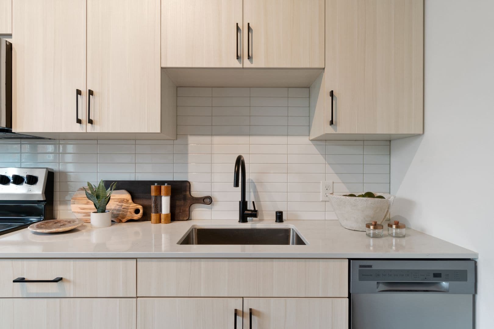 St Anthony Apartment: 3725 Stinson Blvd