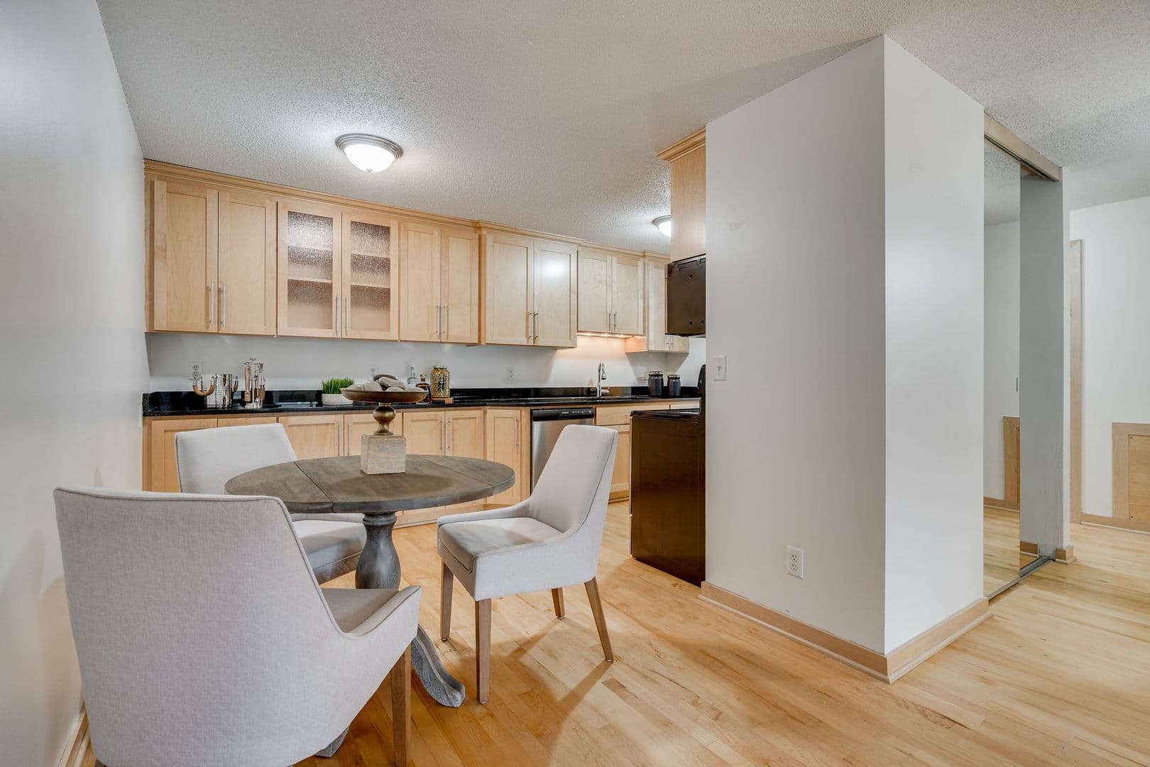 Minneapolis Apartment: 311 Kenwood Parkway