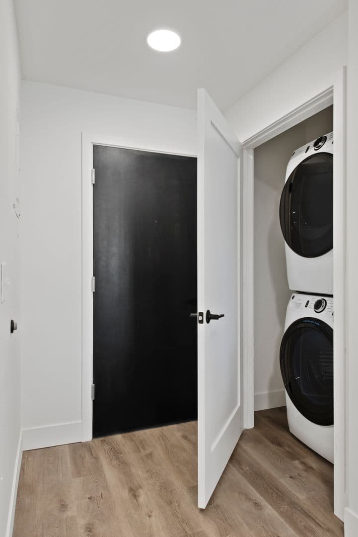 Edina Apartment: 4415 Valley View Road