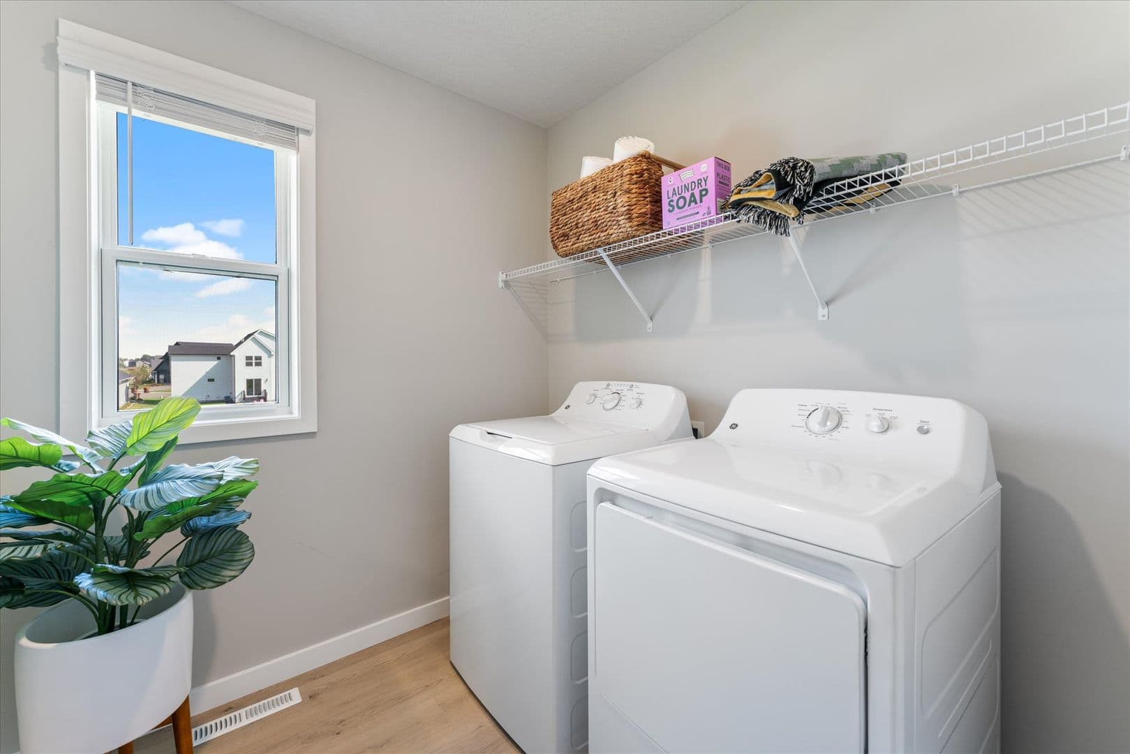 Woodbury Apartment: 10108 Sunbird Cir