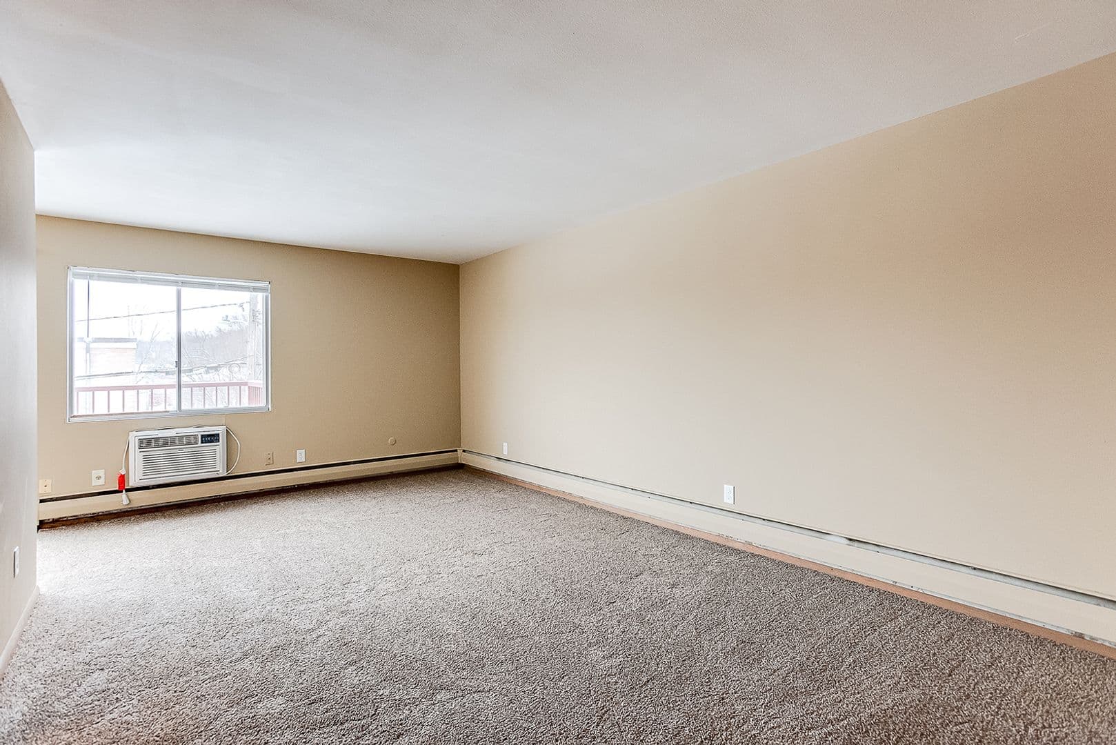 St. Paul Apartment: 2441 Youngman Ave