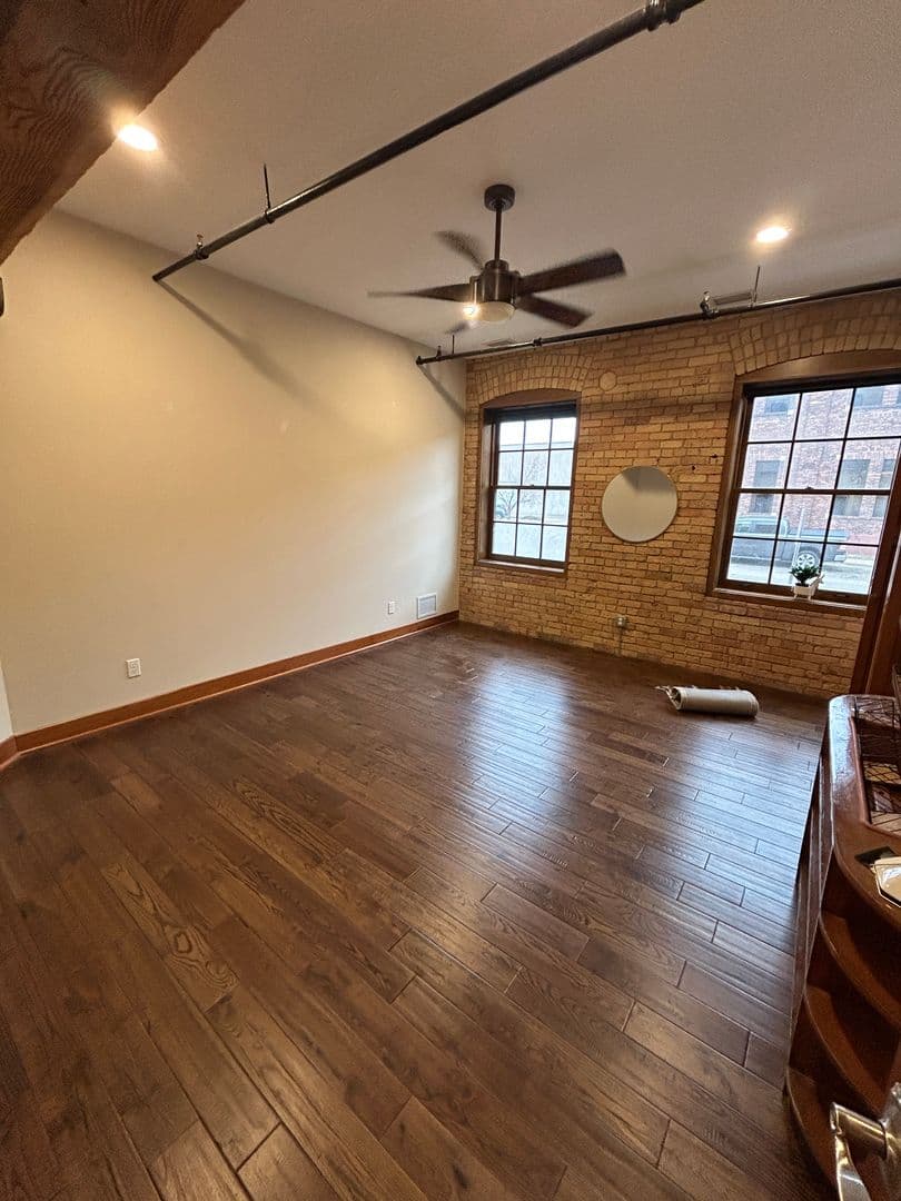 St Paul Apartment: 330 9th Street East