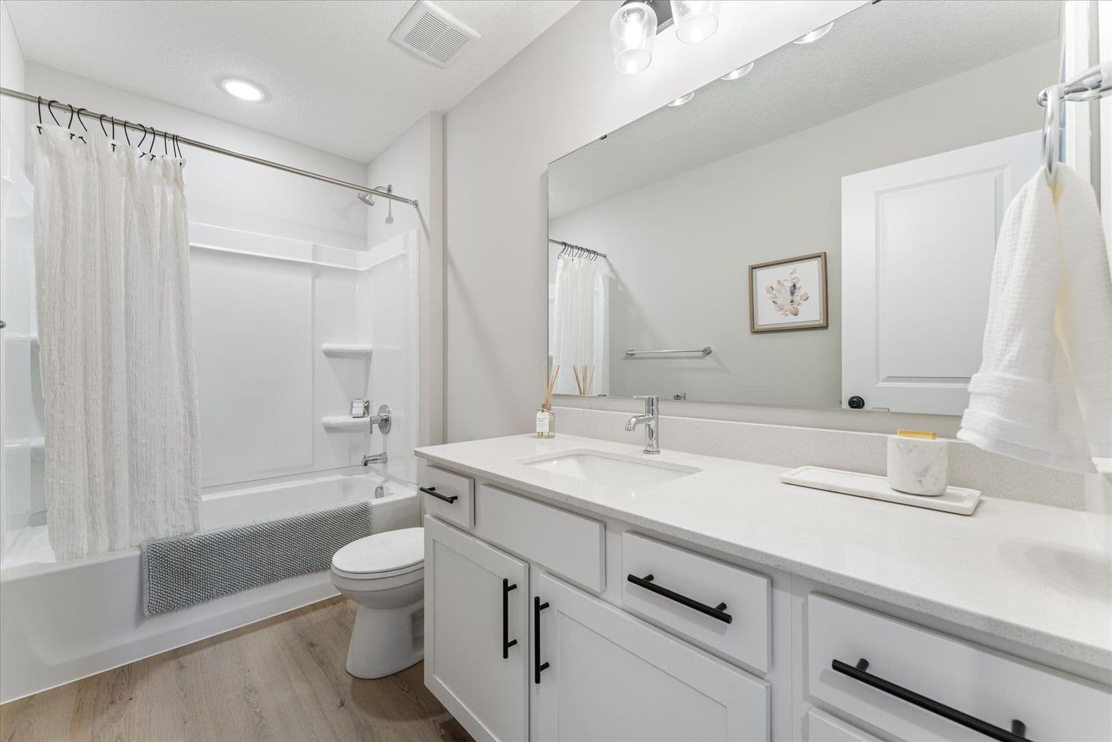 Woodbury Apartment: 10108 Sunbird Cir