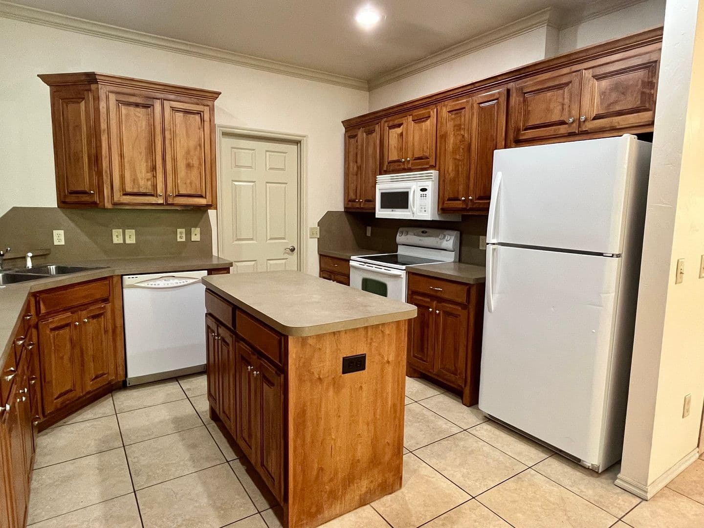 Edmond House: 618 Sisken Court