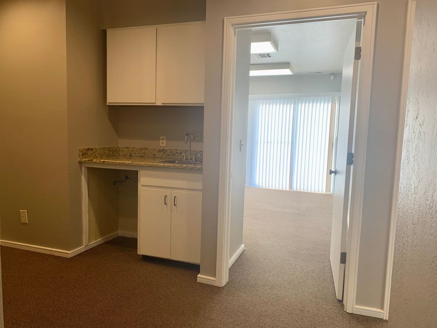 Edmond Apartment: 601 N Kelly Avenue
