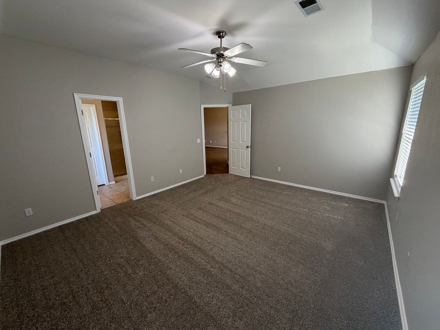 Mustang House: 411 South Pointe Lane