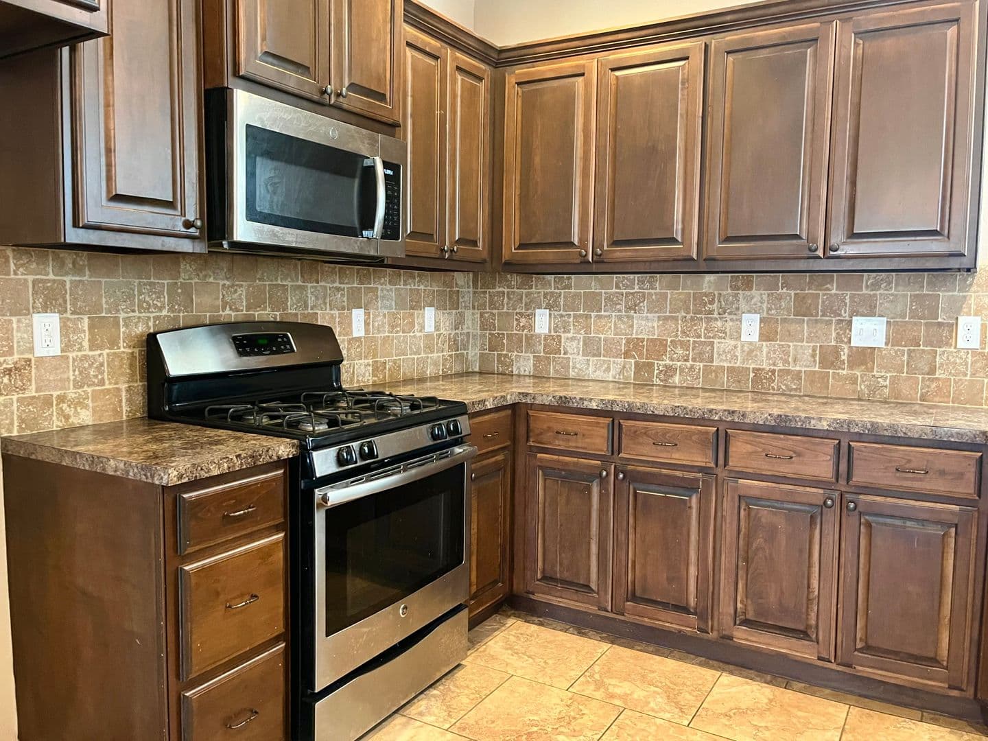 Yukon House: 11406 NW 121st Place
