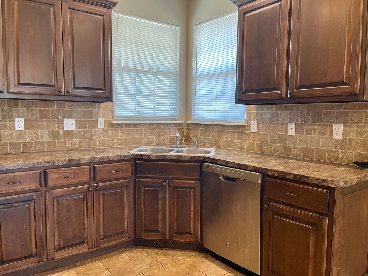 Yukon House: 11406 NW 121st Place