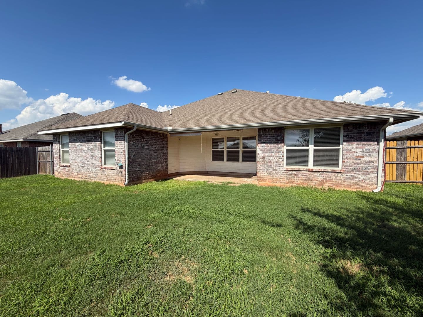 Mustang House: 411 South Pointe Lane