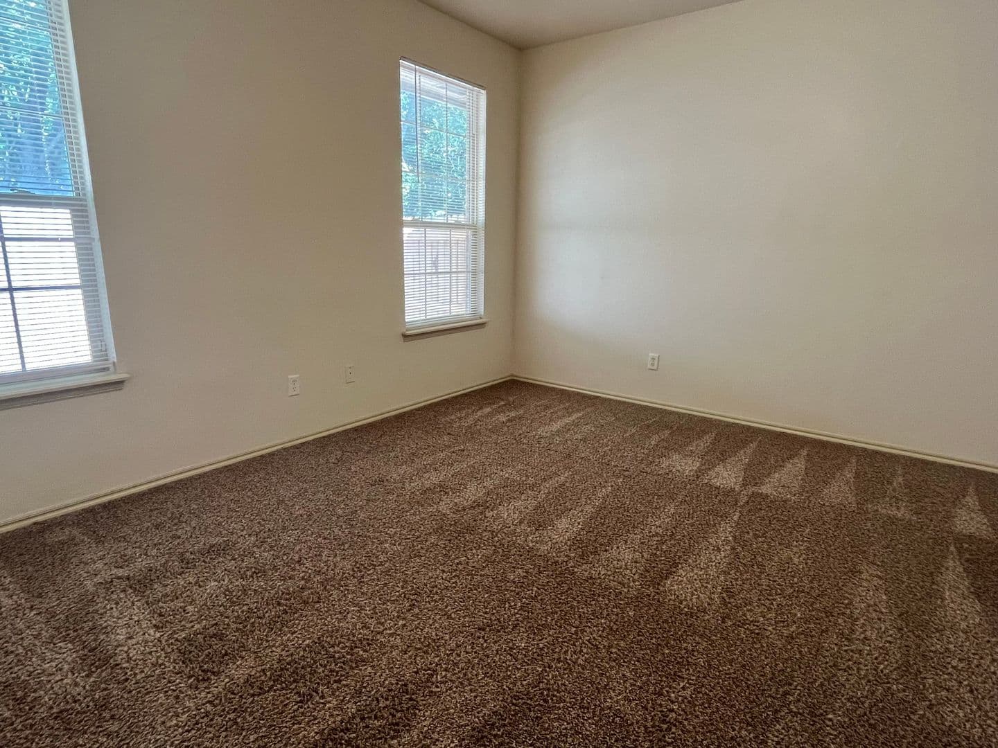 Edmond House: 618 Sisken Court