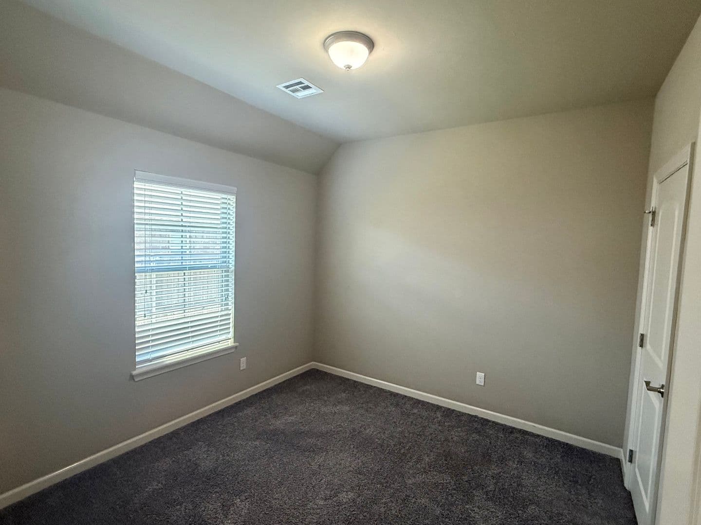 Edmond House: 18805 Trailview Way