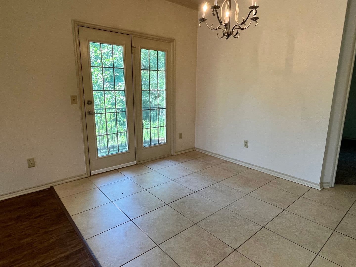 Edmond House: 618 Sisken Court