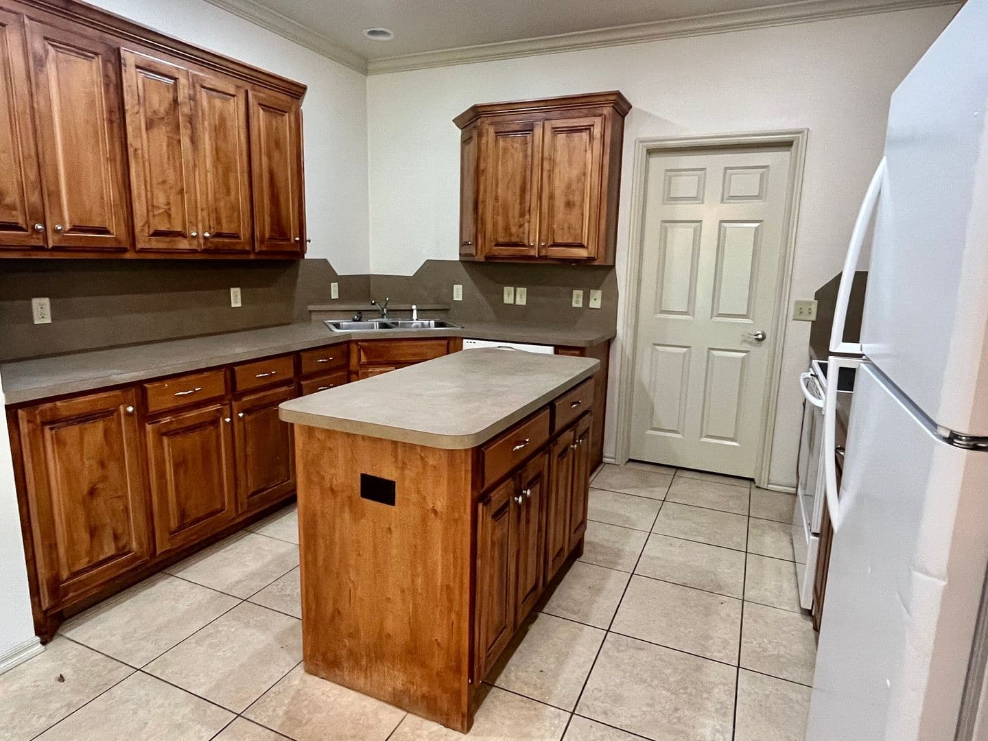 Edmond House: 618 Sisken Court