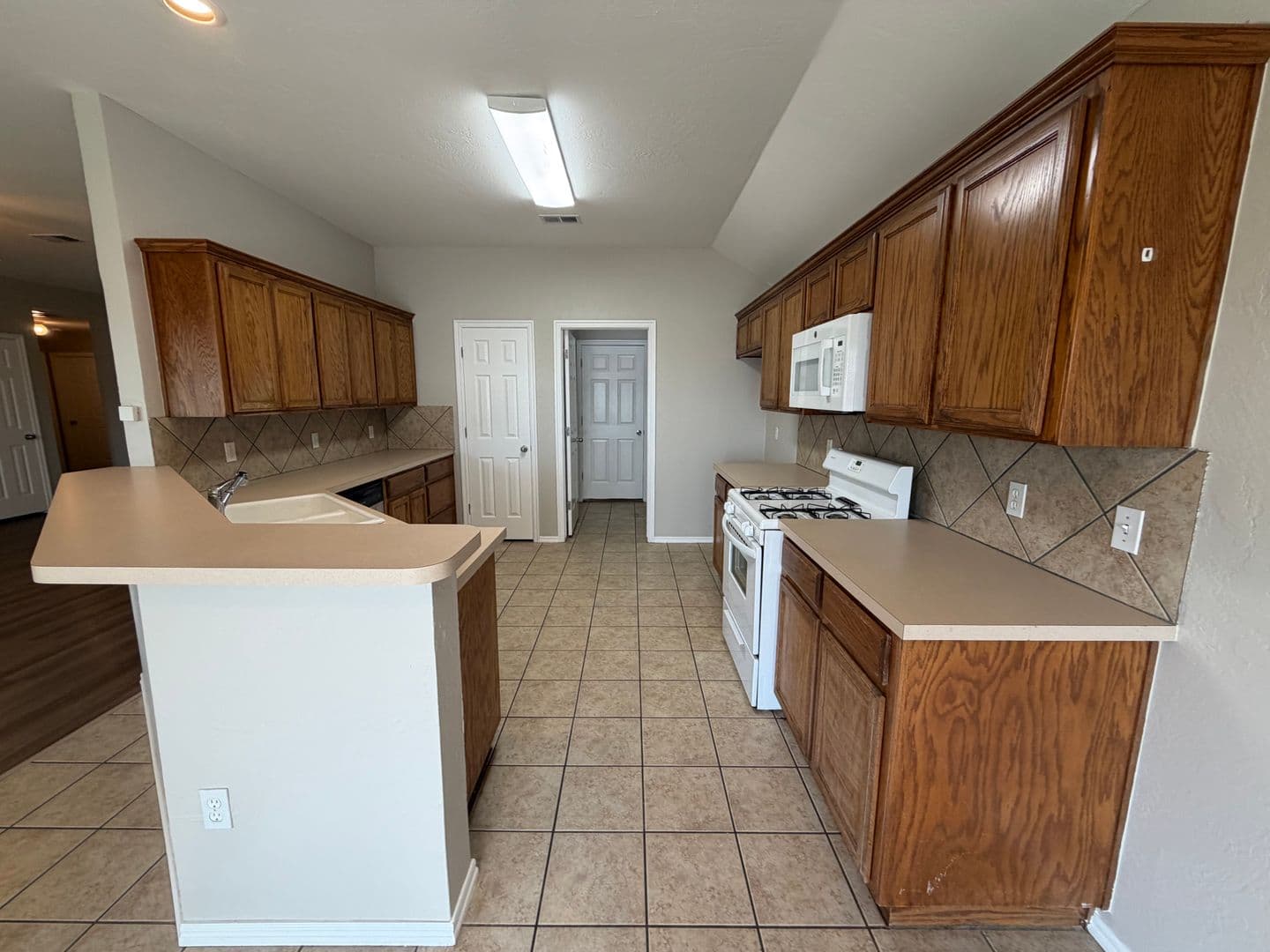 Mustang House: 411 South Pointe Lane