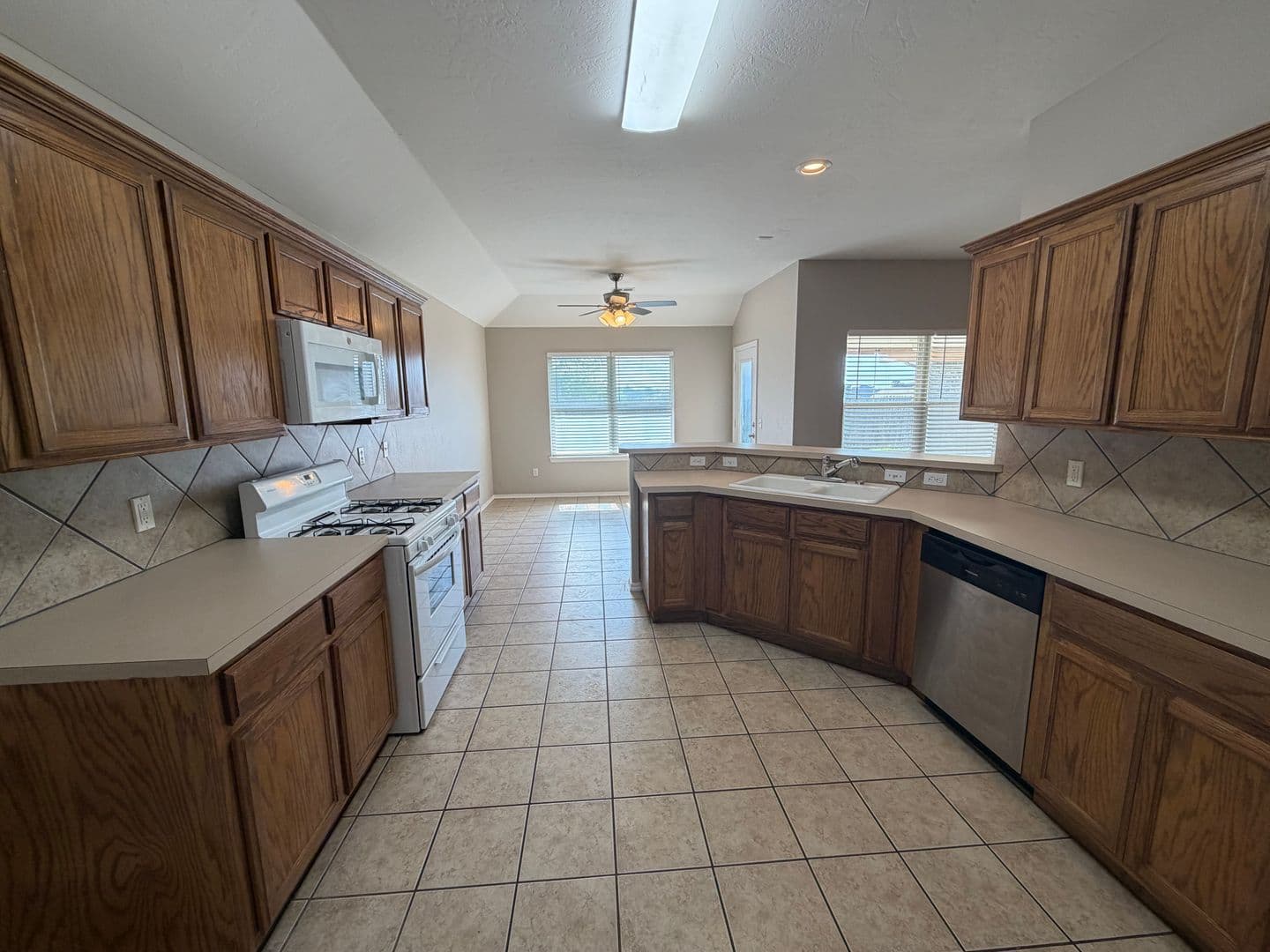 Mustang House: 411 South Pointe Lane