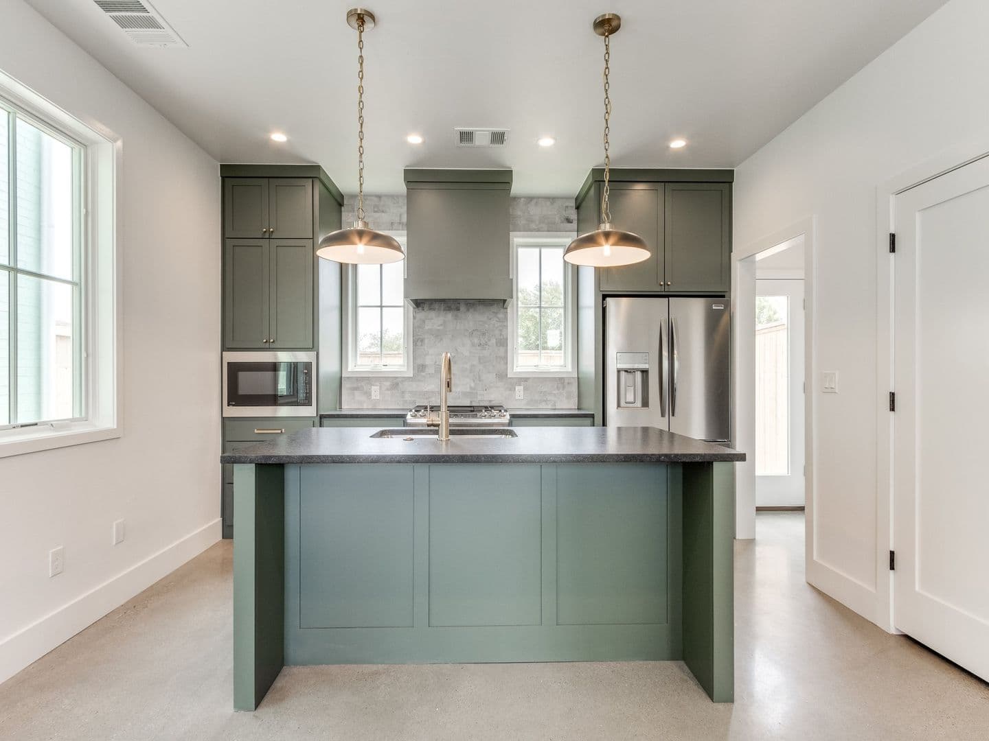 Oklahoma City House: 976 Hangar Drive